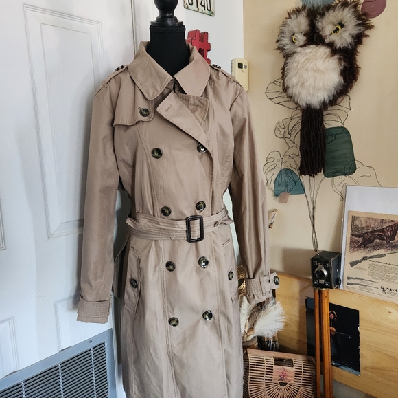 London Fog like new Trench Coat - Picture 6 of 7